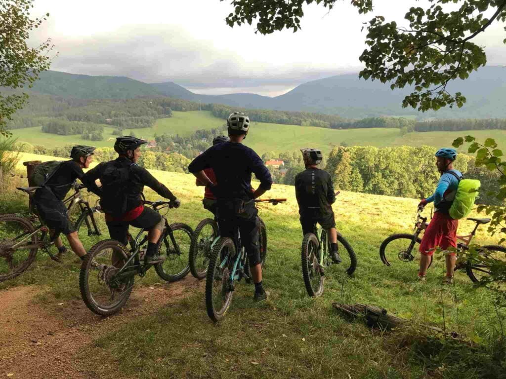 skupina bajkeru na horskych kolech